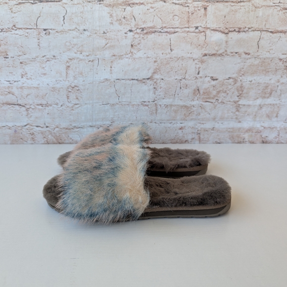 Emu Soft Gray and Cream Slippers - Picture 4 of 9